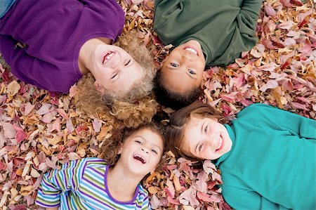 simsearch:400-05166871,k - Four Girls Playing in Fall Leaves Foto de stock - Royalty-Free Super Valor e Assinatura, Número: 400-05165476