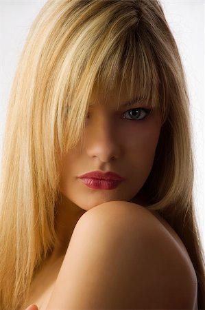 simsearch:400-06103705,k - A studio shot of a beautiful young woman with long blond hair looking in camera Foto de stock - Super Valor sin royalties y Suscripción, Código: 400-05165885