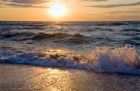 Sea  sunset surf great wave break on coastline Photographie de stock - Aubaine LD & Abonnement, Code: 400-05166674