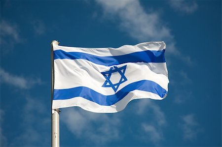 simsearch:400-05157469,k - Israel flag against blue sky. See more flags in my portfolio. Foto de stock - Royalty-Free Super Valor e Assinatura, Número: 400-05167362