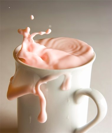 simsearch:400-04823336,k - White cup with a lapping dairy drink Fotografie stock - Microstock e Abbonamento, Codice: 400-05168329