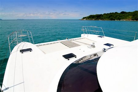 simsearch:400-04621473,k - Exterior of a luxury yacht at sea. Photographie de stock - Aubaine LD & Abonnement, Code: 400-05168541