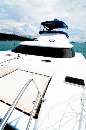 simsearch:400-04621473,k - Exterior of a luxury yacht at sea. Photographie de stock - Aubaine LD & Abonnement, Code: 400-05168543