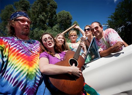 singing in the car - Group of hippies with female guitar player Foto de stock - Super Valor sin royalties y Suscripción, Código: 400-05169561