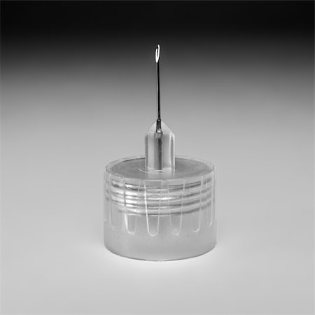 simsearch:614-06336351,k - Disposable needle for syringe-pens Fotografie stock - Microstock e Abbonamento, Codice: 400-05161121