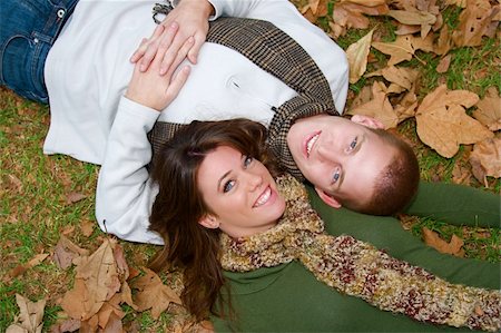 Young couple in an autumn forest picnic area Foto de stock - Royalty-Free Super Valor e Assinatura, Número: 400-05161309