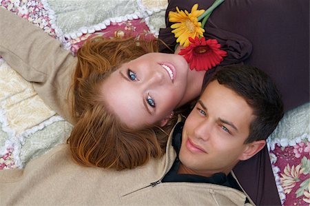 simsearch:400-05911333,k - Young couple in an autumn forest picnic area Fotografie stock - Microstock e Abbonamento, Codice: 400-05161312