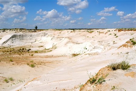 simsearch:400-04277308,k - Industrial working out of white forming sand in an open-cast mine Photographie de stock - Aubaine LD & Abonnement, Code: 400-05161364