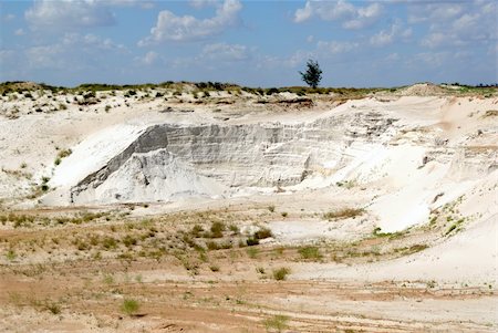 simsearch:400-04277308,k - Industrial working out of white forming sand in an open-cast mine Photographie de stock - Aubaine LD & Abonnement, Code: 400-05161365