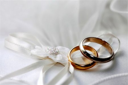 simsearch:400-04694901,k - Wedding rings on a satiny fabric Stock Photo - Budget Royalty-Free & Subscription, Code: 400-05161653