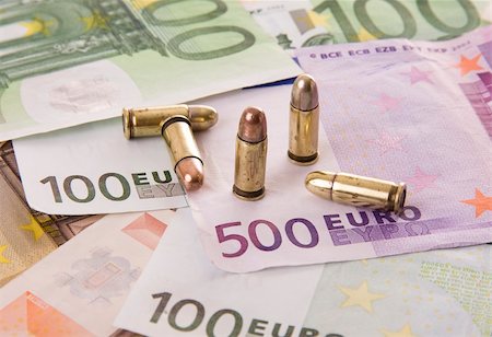 simsearch:400-07218310,k - Five bullets and euro banknotes - Selective focus on the 500 euros Fotografie stock - Microstock e Abbonamento, Codice: 400-05162471