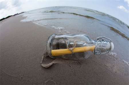 Shell on a nice sandy beach. Stock Photo - Budget Royalty-Free & Subscription, Code: 400-05162743