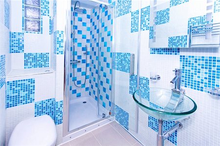 simsearch:400-05163117,k - Interior shot of modern and new blue bathroom Photographie de stock - Aubaine LD & Abonnement, Code: 400-05163115