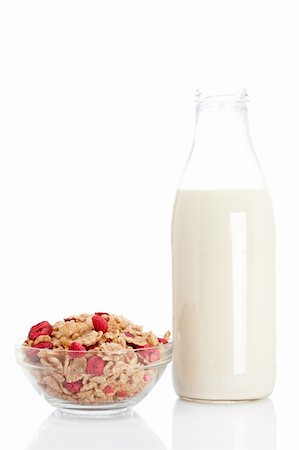 simsearch:400-04866989,k - A bowl of cornflakes and milk bottle reflected on white background. Shallow depth of field Stockbilder - Microstock & Abonnement, Bildnummer: 400-05174222