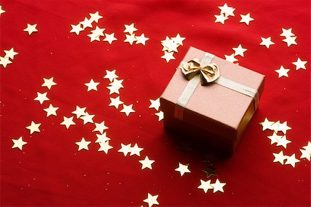 simsearch:400-04199939,k - Close-up xmas gift over golden stars background Stock Photo - Budget Royalty-Free & Subscription, Code: 400-05174824