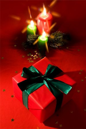 simsearch:400-04272073,k - Burning xmas candle and little gift box. Christmas decorations of the cross filter effect Foto de stock - Super Valor sin royalties y Suscripción, Código: 400-05174820