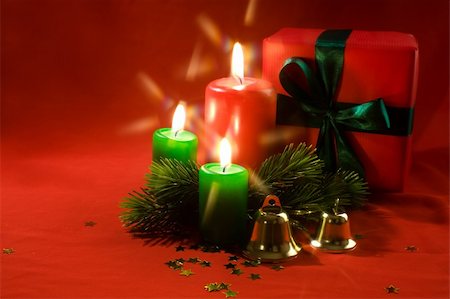 simsearch:400-04272073,k - Burning xmas candle and little gift box. Christmas decorations of the cross filter effect Foto de stock - Super Valor sin royalties y Suscripción, Código: 400-05174821