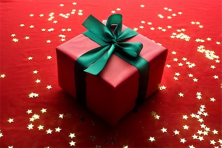 simsearch:400-04199939,k - Close-up xmas gift over golden stars background Stock Photo - Budget Royalty-Free & Subscription, Code: 400-05174822