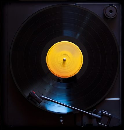 simsearch:400-06072793,k - Vinyl disc playing in a slow photo. The main focus is in the disc. Stockbilder - Microstock & Abonnement, Bildnummer: 400-05176664