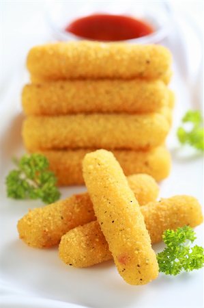 simsearch:400-05324780,k - Delicious mozzarella fried sticks with tomato sauce Photographie de stock - Aubaine LD & Abonnement, Code: 400-05177561