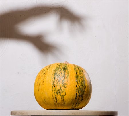 simsearch:400-04297954,k - Yellow pumpkin no table with hands shadow on wall behind Stockbilder - Microstock & Abonnement, Bildnummer: 400-05177778