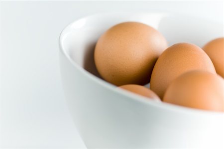 simsearch:400-04375681,k - Hen's eggs on monochromatic white background Photographie de stock - Aubaine LD & Abonnement, Code: 400-05178992