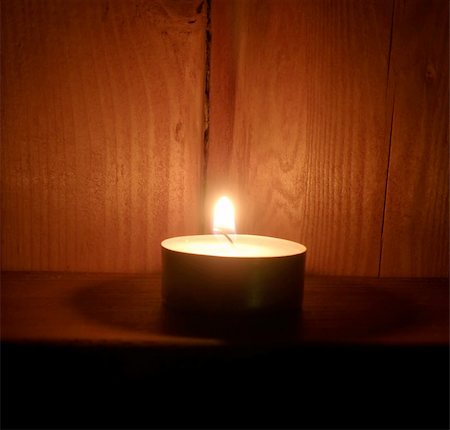 simsearch:400-05735988,k - detail of a candle in the dark night Photographie de stock - Aubaine LD & Abonnement, Code: 400-05179314