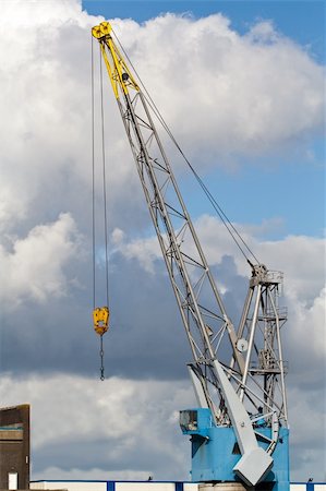 simsearch:400-09222647,k - Crane in a sea industrial freight port. General view Photographie de stock - Aubaine LD & Abonnement, Code: 400-05170106