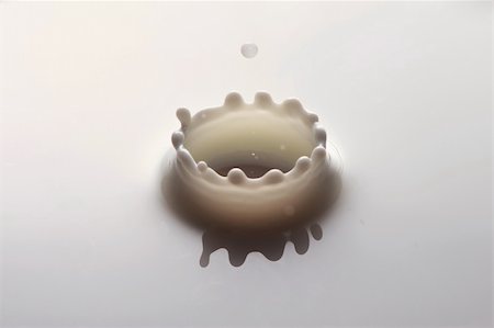 simsearch:400-04605597,k - Milk drop ripple close up Stock Photo - Budget Royalty-Free & Subscription, Code: 400-05173905