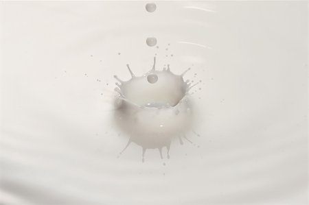 simsearch:400-04605597,k - Milk drop ripple close up Stock Photo - Budget Royalty-Free & Subscription, Code: 400-05173907