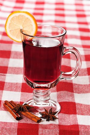 simsearch:400-06464230,k - Mulled wine still life with spices Foto de stock - Royalty-Free Super Valor e Assinatura, Número: 400-05173910