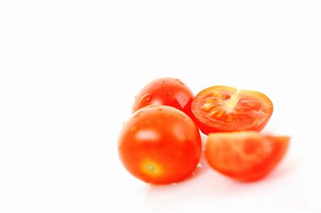 simsearch:400-04753423,k - small wet fresh red tomato group isolated on white Photographie de stock - Aubaine LD & Abonnement, Code: 400-05184012