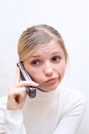 Young doubtful woman talks on the phone Stockbilder - Microstock & Abonnement, Bildnummer: 400-05184092