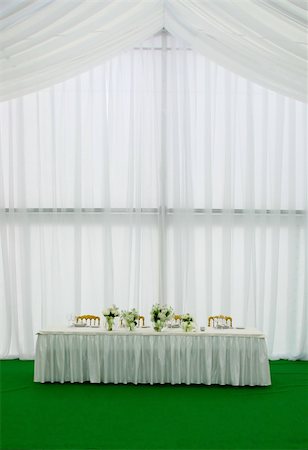 Elegant tables and chairs set up for a wedding banquet Photographie de stock - Aubaine LD & Abonnement, Code: 400-05184259