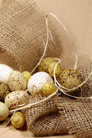 simsearch:400-04291976,k - Quail Easter eggs on a ribbon. Shallow DOF, copy space Photographie de stock - Aubaine LD & Abonnement, Code: 400-05186297