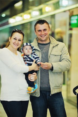 happy young family in shopping centre indoor Photographie de stock - Aubaine LD & Abonnement, Code: 400-05186342