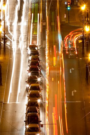 simsearch:846-02797664,k - prague - high angle view of traffic on cechuv bridge at dusk Stockbilder - Microstock & Abonnement, Bildnummer: 400-05186416