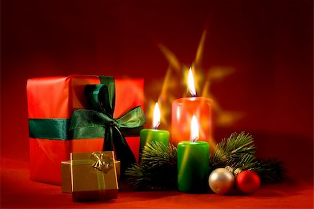 simsearch:400-04272073,k - Burning xmas candle and little gift box. Christmas decorations of the cross filter effect Foto de stock - Super Valor sin royalties y Suscripción, Código: 400-05187337