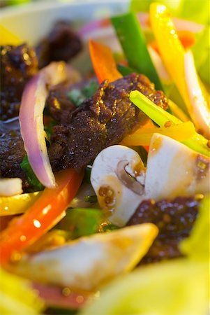 simsearch:400-05890693,k - fresh colorfull thai beef salad on a bowl close up Photographie de stock - Aubaine LD & Abonnement, Code: 400-05187973