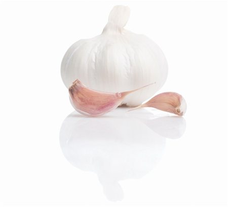Fresh garlic isolated on white Photographie de stock - Aubaine LD & Abonnement, Code: 400-05188935