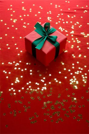 simsearch:400-04199939,k - Close-up xmas gift over golden stars background Stock Photo - Budget Royalty-Free & Subscription, Code: 400-05180093
