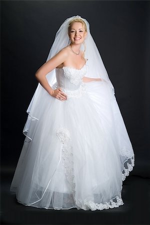 simsearch:400-05201906,k - Young blonde woman in a wedding dress Stockbilder - Microstock & Abonnement, Bildnummer: 400-05180764
