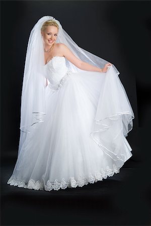 simsearch:400-05201906,k - Young blonde woman in a wedding dress Stockbilder - Microstock & Abonnement, Bildnummer: 400-05180765