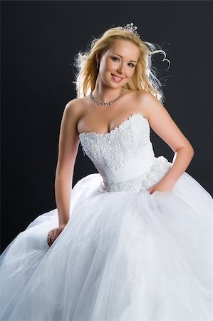 simsearch:400-05208182,k - Young blonde woman in a wedding dress Photographie de stock - Aubaine LD & Abonnement, Code: 400-05180767