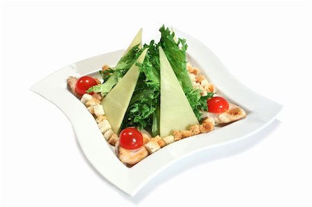 simsearch:400-08573799,k - Caesar salad with chicken and triangular slices of parmesan. Isolated on white. Stockbilder - Microstock & Abonnement, Bildnummer: 400-05181947