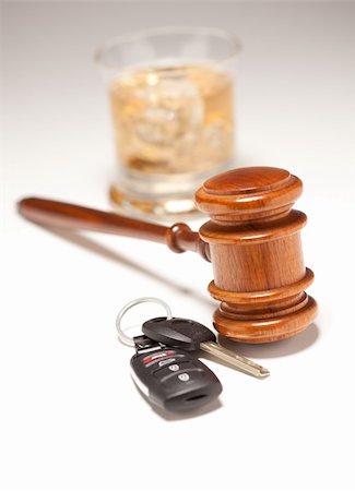 simsearch:400-05195371,k - Gavel, Alcoholic Drink & Car Keys on a Gradated Background - Drinking and Driving Concept. Photographie de stock - Aubaine LD & Abonnement, Code: 400-05194821