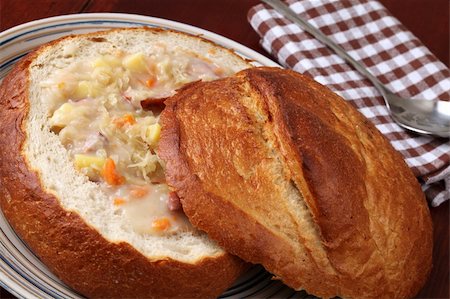 simsearch:400-07301312,k - Traditional Czech cabbage soup made from sauerkraut with potato, carrot and meat sausage, served in a bread bowl Stockbilder - Microstock & Abonnement, Bildnummer: 400-05195368