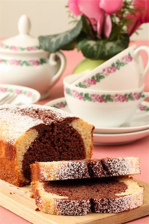 Delicious homemade marble cake and coffee set Stockbilder - Microstock & Abonnement, Bildnummer: 400-05195410