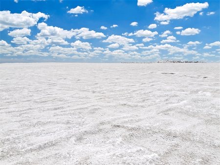 rock salt - Large open salt mine under a bright blue sky. Photographie de stock - Aubaine LD & Abonnement, Code: 400-05195975