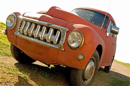 Close up of front of red rusty vintage car Foto de stock - Royalty-Free Super Valor e Assinatura, Número: 400-05196271